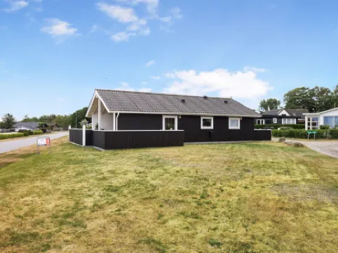 "Yvette" - 150m from the Sea