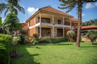 Fred and Winnie BnB Hotels in Matugga