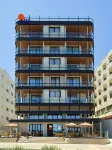 LIV Mackenzie Beach Suites Отели в г. 