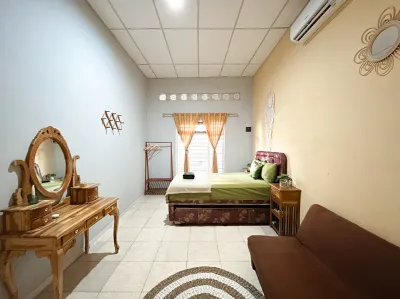 Rumah Boho - 3BR in the heart of Semarang Hotels near Central Java Grand Mosque