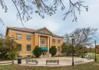 Super 8 by Wyndham Ottawa Hotels in Ottawa