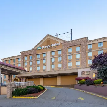 Days Hotel by Wyndham North Bergen /NYC Area Отели в г. Норт-Берген