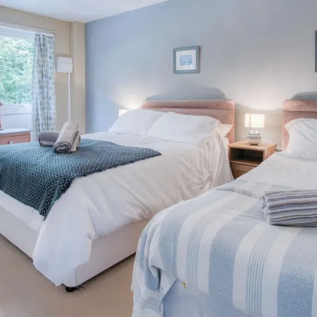 17 Beach Court - 2 Bed Apartment - Saundersfoot