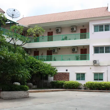Tamarind Residences Khon Kaen Отели рядом с достопримечательностью «Парк Расчаданусорн»
