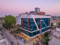 Pax Grand Blue - Rooftop Swimming Pool & Restaurant - 500 Mtr from Udaipur Railway Station Hotels near Udaipur Train Station