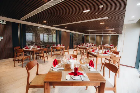 Toan Thang Stone Hotel Отели рядом с достопримечательностью «Phong Phan Pagoda»