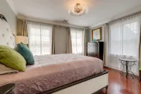 5-star Luxurious 4 Bedroom Home by the Beach and Minutes from Mystic