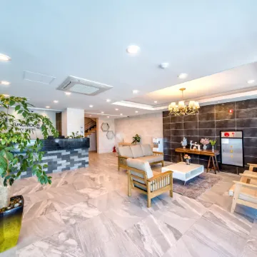 Seogwipo Jay Hill and City Hotel Отели рядом с достопримечательностью «Тематический парк Chocolate Land»