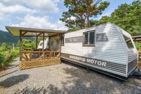 Danyang Pine Caravan Camping Отели рядом с достопримечательностью «Guinsa Temple»