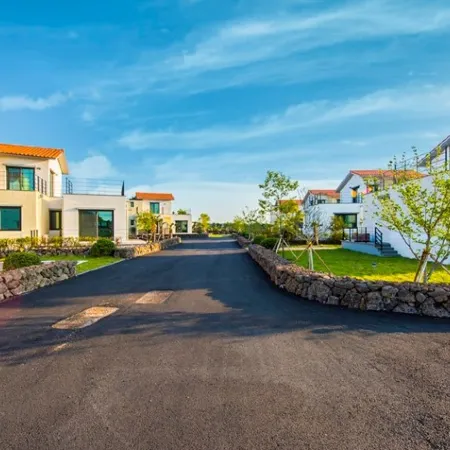 Dream in Jeju Отели рядом с достопримечательностью «Тематический парк Sunrise Lands»