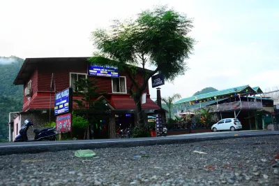 Hotel Polomax Hotels near Tripureswari and Balaji Mandir