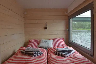 Time Out on the Havel - Houseboat "nautikhus"