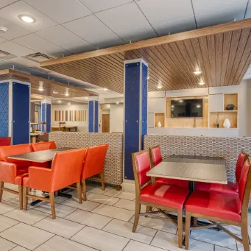 Holiday Inn Express & Suites MANITOU SPRINGS by IHG Отели рядом с достопримечательностью «Гора Шайенн»