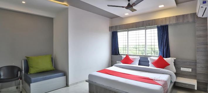 Hotel Preet Palace Hotels in Valsad