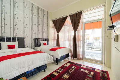 RedDoorz Syariah Near Pasar Aur Kuning Отели в г. Padang Lua