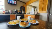 Corcoran Country Inn