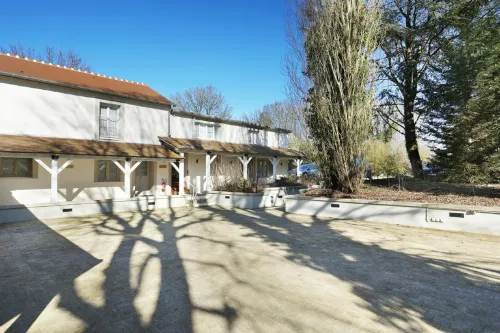 Hôtel du Cheval Blanc - Paris Marne la Vallée Hotels in Chanteloup En Brie