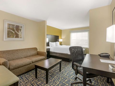 Best Western Plus Brunswick Inn  Suites