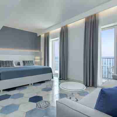 Lloyd's Baia Hotel Rooms