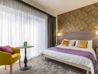 Hotel Mondo Hotels near Lora