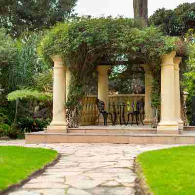 The Pierpont Inn Hotel Exterior