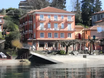 Albergo Riva Hotels near Gemonio