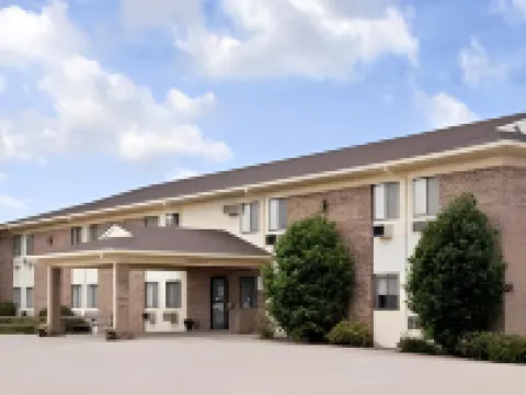 米爾班克速8飯店 奧頓維爾住宿飯店