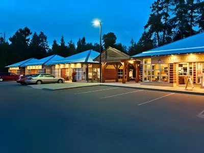 Oceanside Village Resort Hotels near Monk Art Gallery & Studio