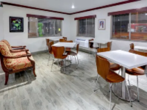 Super 8 by Wyndham Roswell Hotels in Roswell