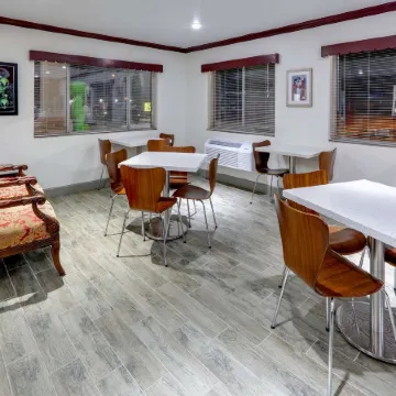 Super 8 by Wyndham Roswell