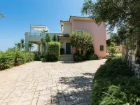 Secluded Villa w Private Pool, Children Play Area, Pool Table, BBQ & Sea Views