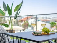 Sanders Cruise - Elegant Studio Apt with Balcony Hotel a 
