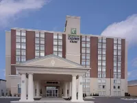 홀리데이 인 익스프레스 & 스위트 채텀 사우스 바이 IHG - 주차장