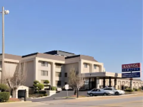 納什維爾市中心 - 體育館舒適套房酒店