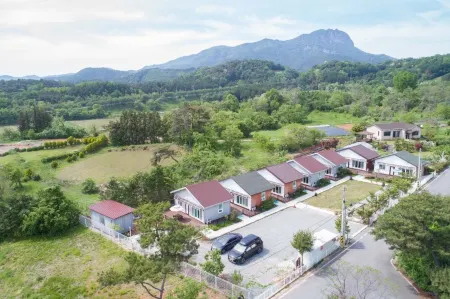 Damyang All Again Pension Отели рядом с достопримечательностью «Meta Provence»