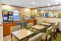 La Quinta Inn by Wyndham Milwaukee Airport / Oak Creek Отели в г. Ок Крик