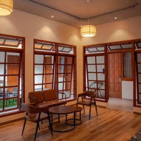 T-Door Guest House Hoteles en Sukun