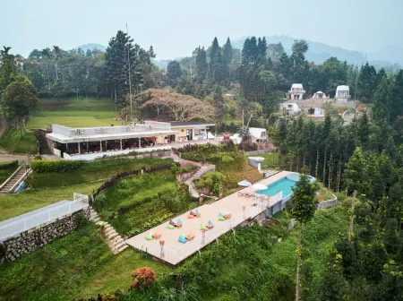 Luxcamp Bukit Damar - Puncak by Horison