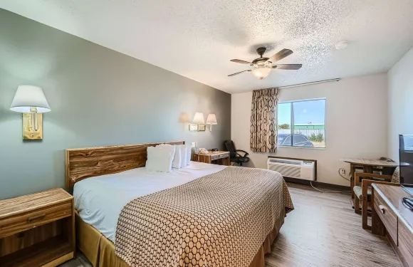 朗蒙特Travelodge by Wyndham酒店