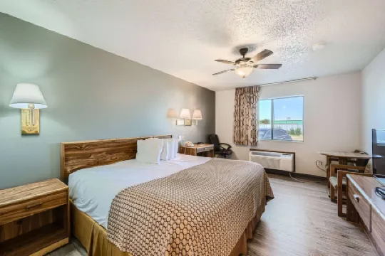 Travelodge by Wyndham Longmont