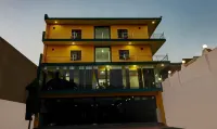 Hotel Pragati Heights Hôtels à : Radha Kund