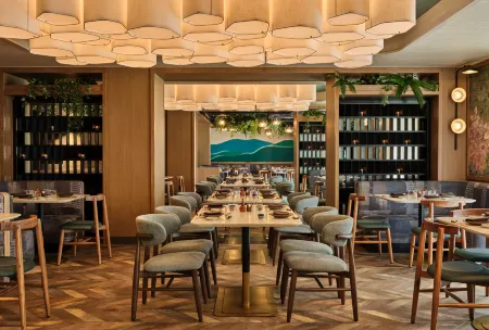 Romer House Waikiki Отели рядом с достопримечательностью «Кугайо Бич Парк»