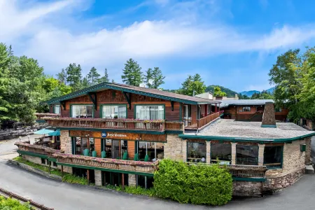 Best Western Adirondack Inn Отели рядом с достопримечательностью «Гора Уайтфас»