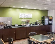 派因維爾 - 亞歷山卓舒眠套房酒店 - 早餐