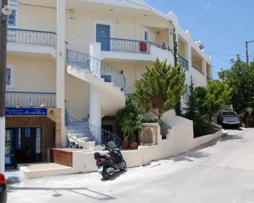 Ariadne Apartments Hotels in Lampi