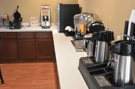 Days Inn by Wyndham Lakewood South Tacoma Отели рядом с достопримечательностью «International House»