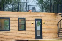 The Honeycomb-Tiny Container Home 12 Min. to Magnolia/Baylor Hôtels à proximité de : TSTC class rooms