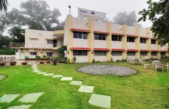 阿布山日落酒店-帶泳池