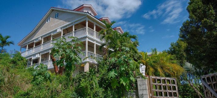 A Stone's Throw Away Hotels in Nassau