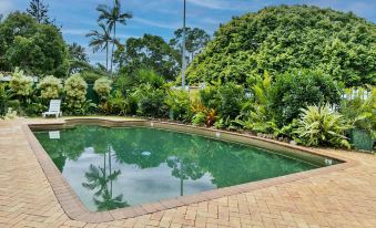 Cozy Waterfront - Free Parking Pool